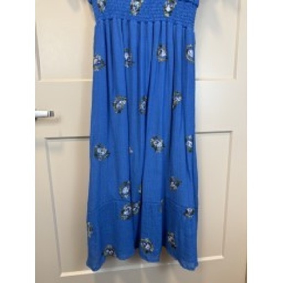 Kindred Blue Embroidered V-Neck Midi Dress Size Medium - Picture 8 of 8